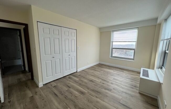 2 beds, 1 bath, 1,100 sqft, $1,995, Unit 0701
