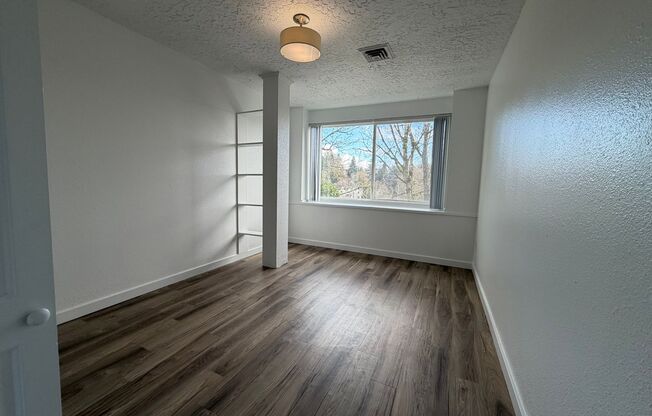 3 beds, 2 baths, 985 sqft, $2,375, Unit 401