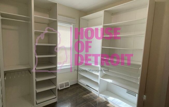 2 beds, 1 bath, 1,200 sqft, $995, Unit Unit 2