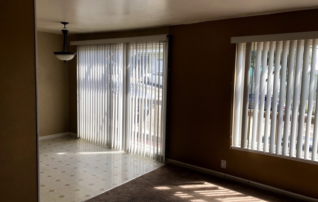 Bright 2-Bedroom with Balcony & Parking