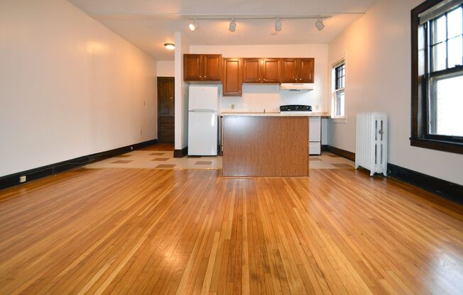 1 bed, 1 bath, 420 sqft, $955, Unit 7 - 34