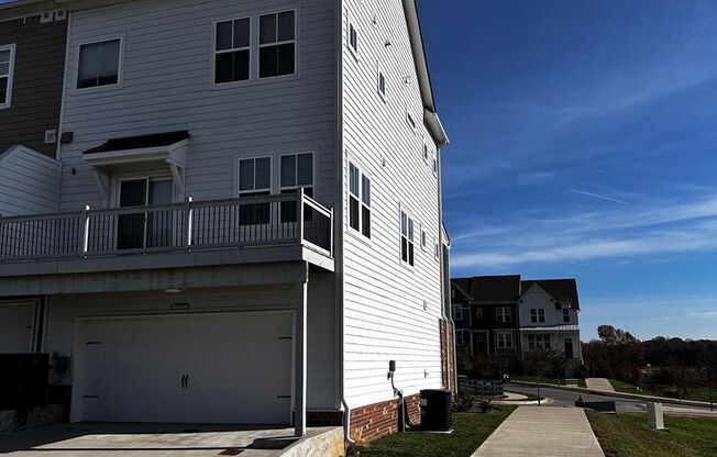 Nolensville Townhouse With 2 Car Garage