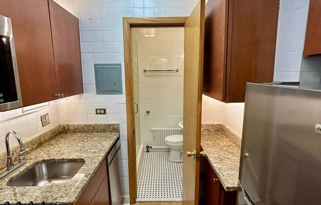 1 bed, 1 bath, 425 sqft, $1,655, Unit 233-G3