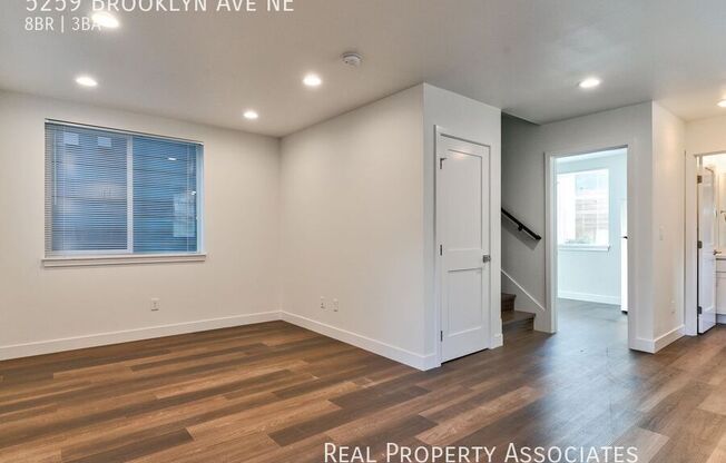 5259 BROOKLYN AVE NE