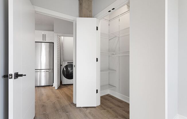 3 beds, 1 bath, 724 sqft, $2,700, Unit 514