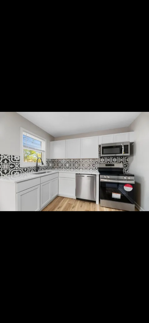 2 beds, 1 bath, $995