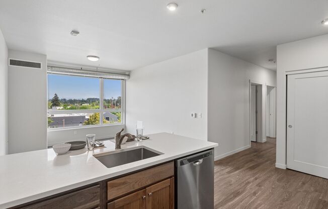 3 beds, 2 baths, 1,183 sqft, $1,925, Unit 404