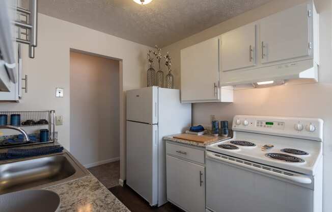 This is a picture of the kitchen in the 850 square foot, 1 bedroom, 1 bath apartment at Fairfield Pointe Apartments in Fairfield, Ohio.