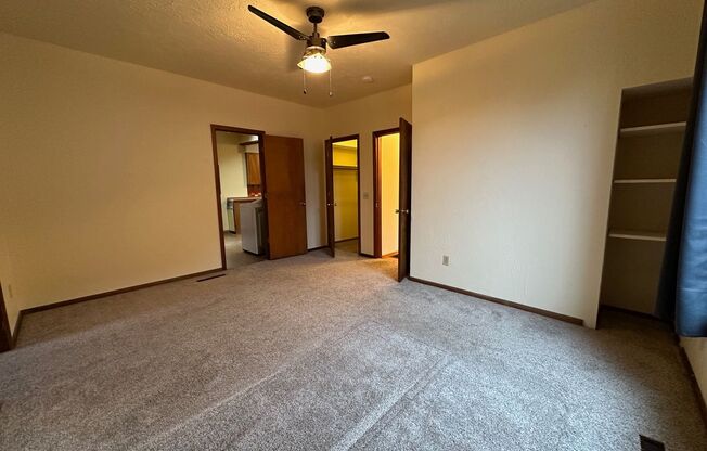 2 beds, 1 bath, $2,100