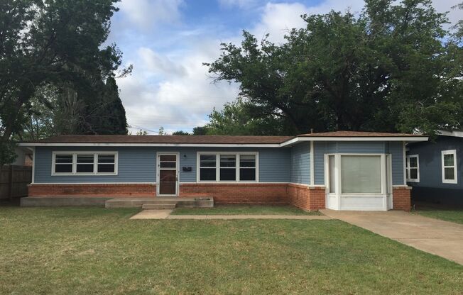 Cute Home Located Minutes From Elementary & Medical District!