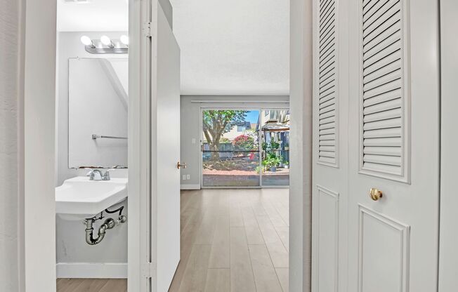 2 beds, 1.5 baths, 750 sqft, $1,395, Unit 37