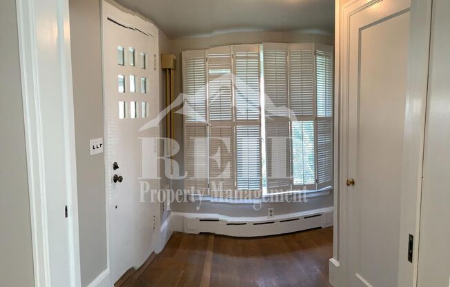 Large home/3bed 3 bath with bonus/office room just outside of PSNS and close to Bremerton Ferry