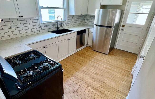 Delightful 4 Bed/1 Bath Single Family Home for Rent! Available for ASAP Move In! Parking Included!