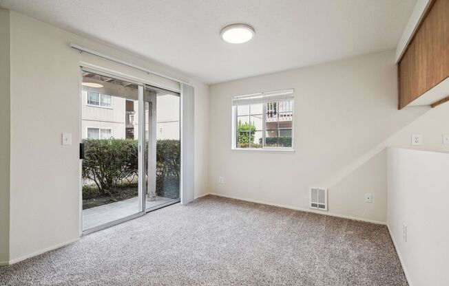 2 beds, 2 baths, 900 sqft, $1,695, Unit L090