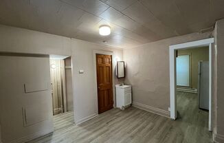 Studio, 1 bath, $525, Unit East 722 Rear