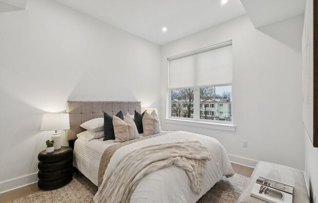 1 bed, 1 bath, 700 sqft, $1,696, Unit 402