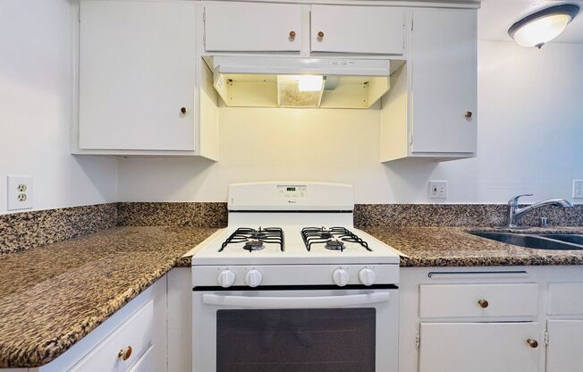 2340 W. Greenacre Ave