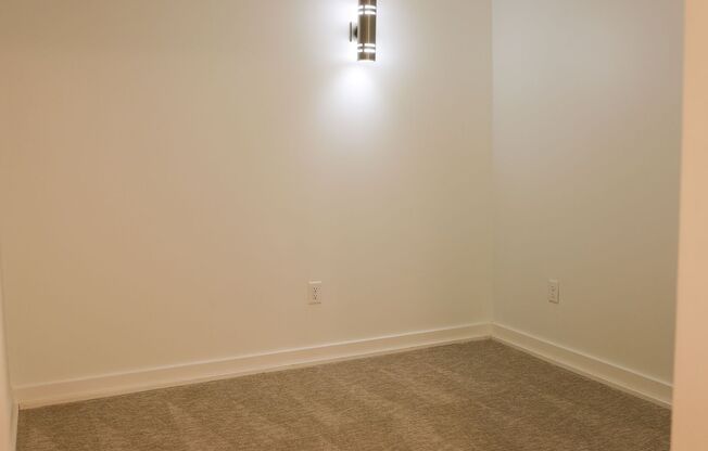 1 bed, 1 bath, 748 sqft, $1,010, Unit 907-404