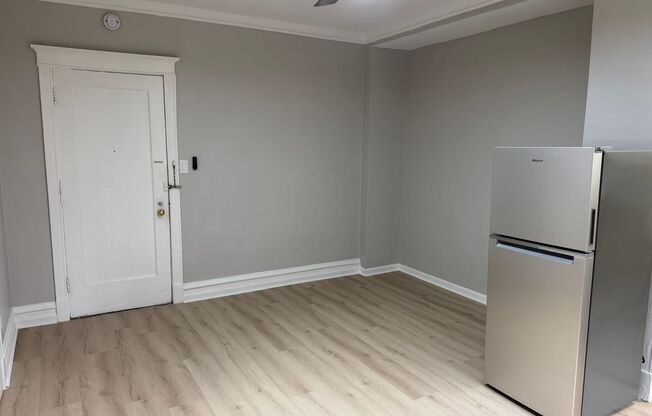 Studio, 1 bath, 300 sqft, $1,195, Unit #209