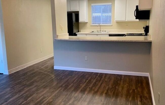 805-Oak Creek Village Apartments