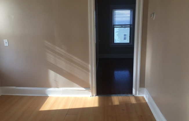 2 beds, 1 bath, $1,375, Unit 185 Harrison - Unit 3