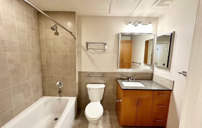 1 bed, 1 bath, $2,725, Unit 205