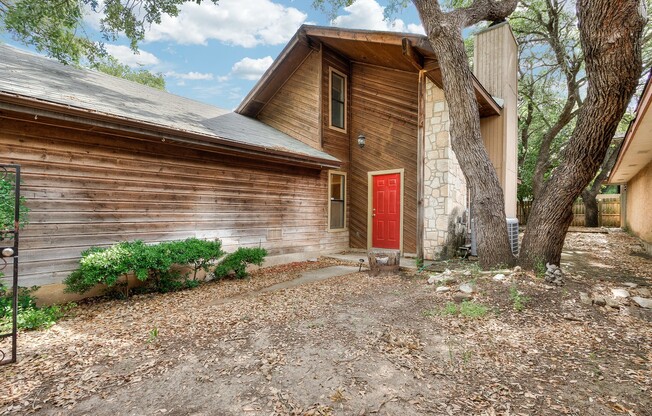 Charming One-Story Home with Mature Oak Trees near UTSA, La Cantera, and The Rim