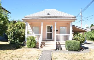 Adorable North Slope Cottage with 3 bedrooms 1 Bath!