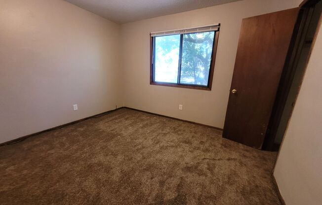 3 beds, 1 bath, $1,245