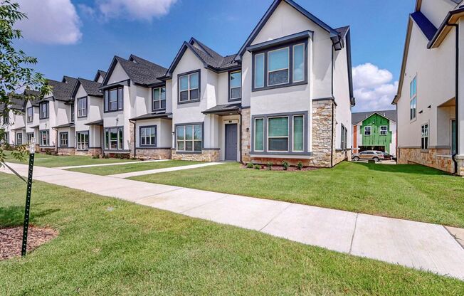New Townhome in Frisco!