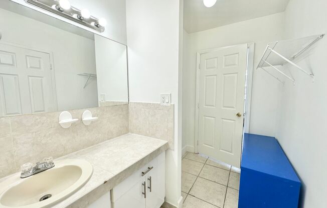 1 bed, 1 bath, $2,300, Unit Unit 1031