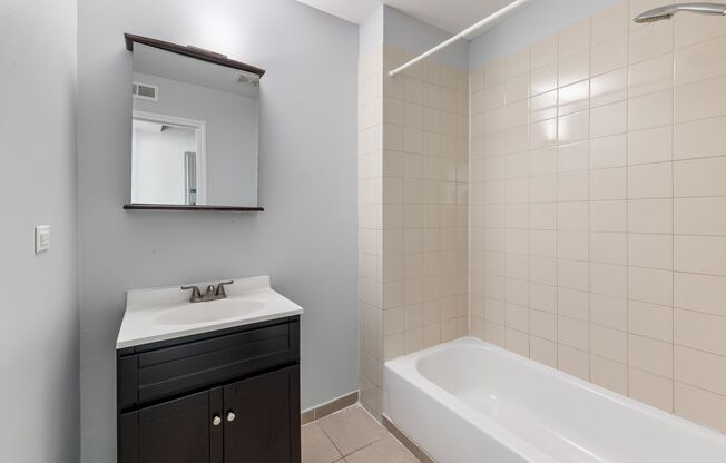 3 beds, 1 bath, 632 sqft, $2,450, Unit 1460-110