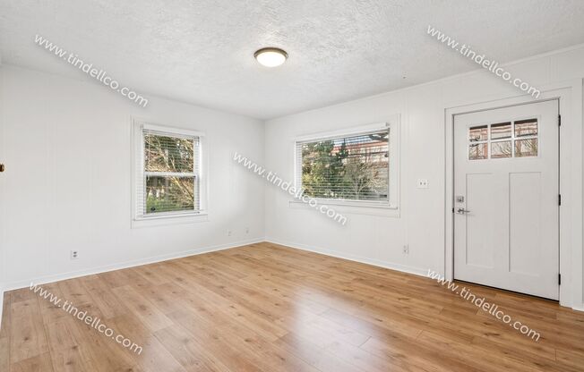 2 Bedroom/1 Bath with a Cozy Design and Prime Location Await You! W/S/G Included!