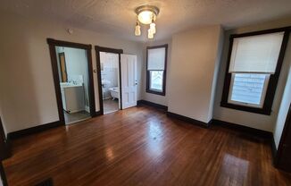 2 beds, 1 bath, 800 sqft, $1,300, Unit 515-Upper Meigs St