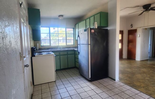 2 Bedroom 1 Bath Single Family Home, Fenced in Yard