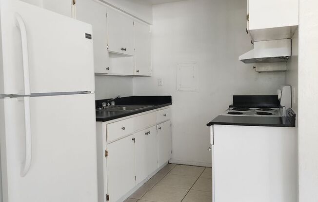 2 Bedroom 1 Bath Apartment Home ** SPECIAL **