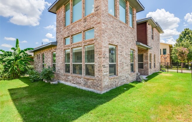 301 JEFFREY DAVID LN W