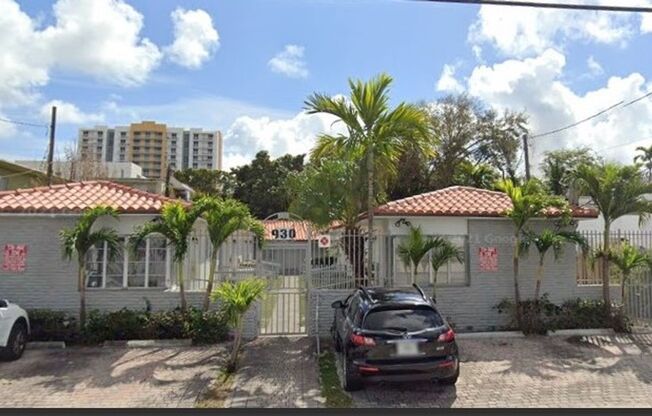 930 SW 6 St