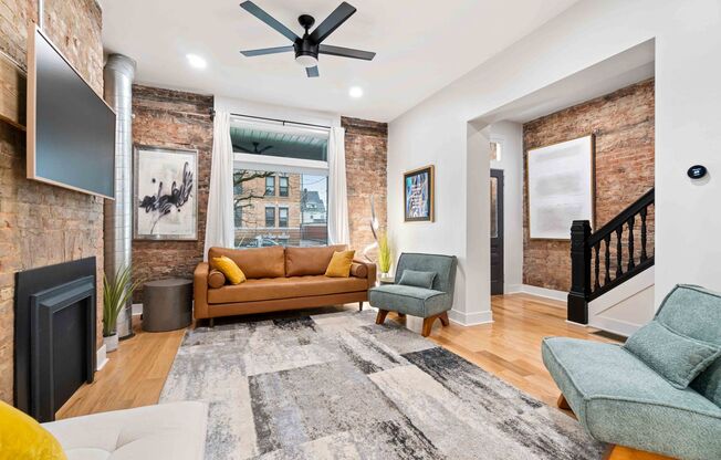 6 Bed 4 bath Fully Furnished Oakland