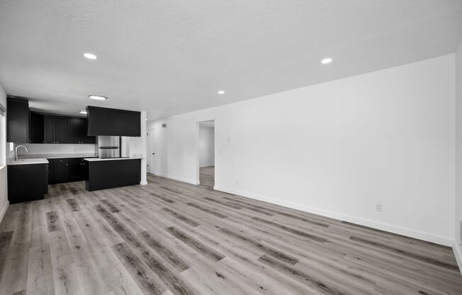 Monico Apartments - Dishman Area 2 Bedrooms
