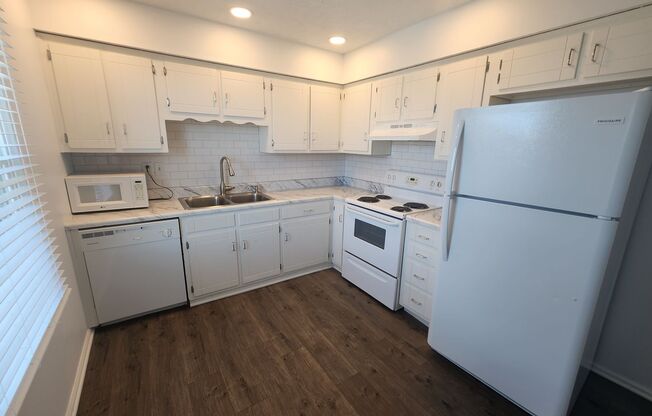 2 beds, 1 bath, $1,425