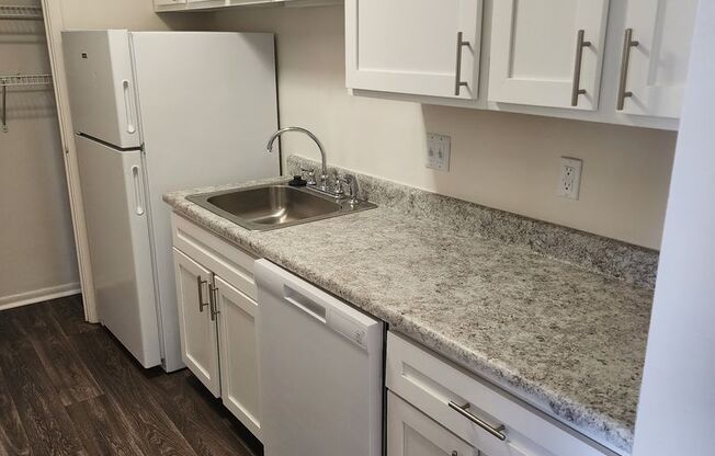 2 beds, 2 baths, 990 sqft, $1,150, Unit 05 - 516