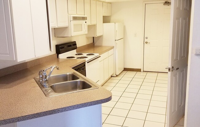 2 beds, 1 bath, $543