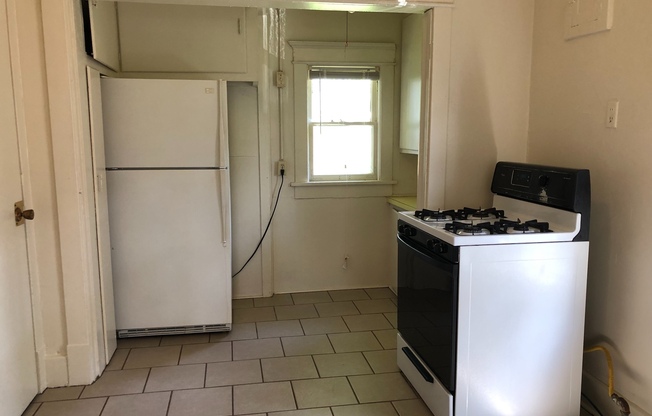 2 beds, 1 bath, $1,200