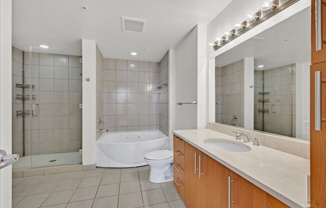 2 beds, 2 baths, $2,600, Unit # 3702