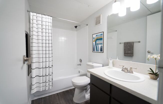 2 beds, 1 bath, 746 sqft, $939, Unit 718