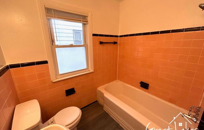 2 beds, 1 bath, $1,125