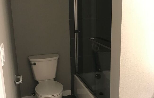 2 beds, 2 baths, $2,795, Unit 205