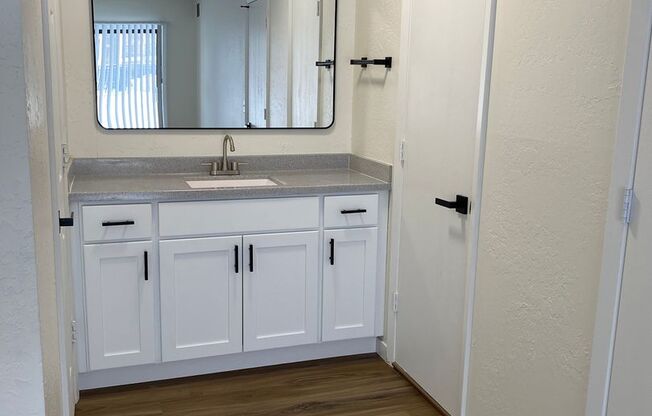 2 beds, 1 bath, 1,000 sqft, $1,675, Unit 2528-0215