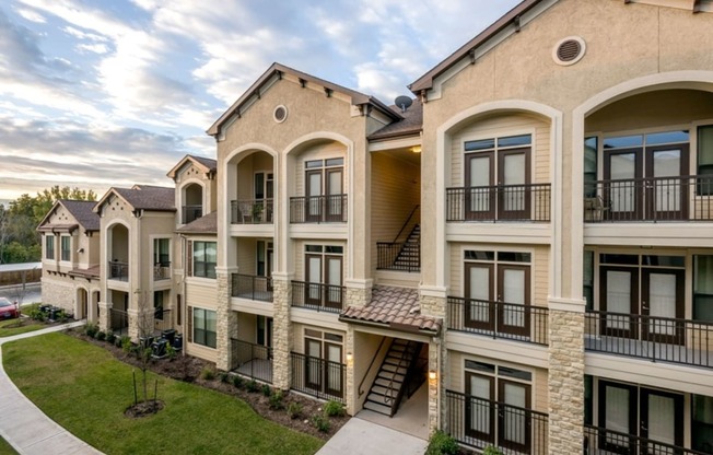 the preserve at ballantyne commons apartment exterior